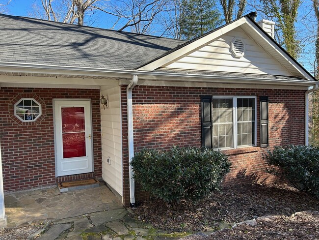 South AVL - Three Bedroom home with Wooded... - South AVL - Three Bedroom home with Wooded...