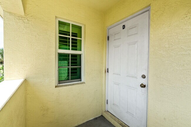 Photo - 56 W 12th St