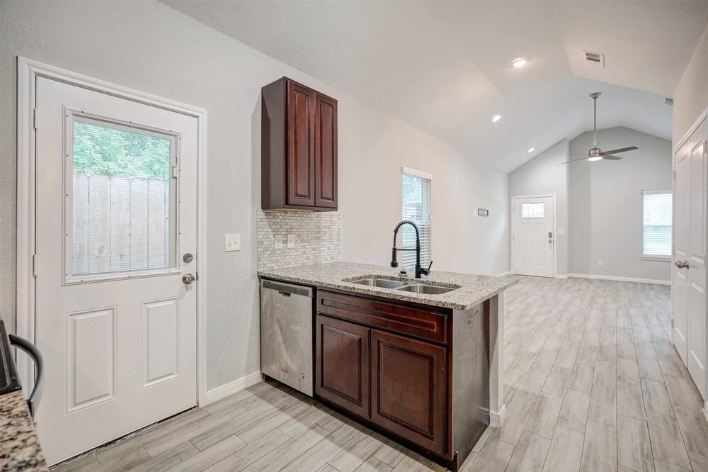 Photo - 16926 Kempwood