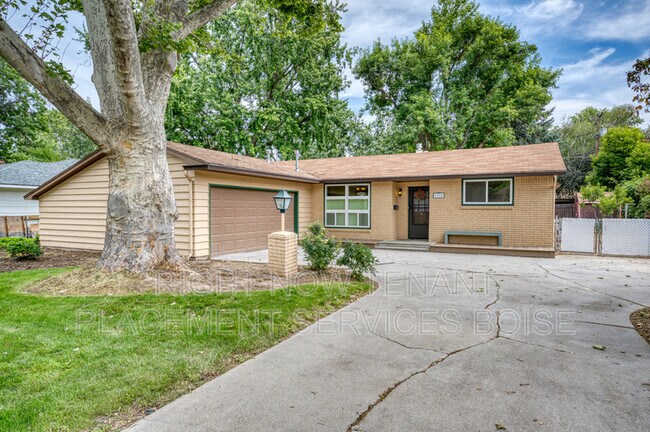 Photo - 1916 North Larch Street