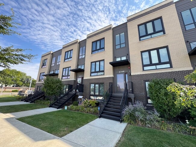 Building Photo - 2349 Parkside Dr Rental