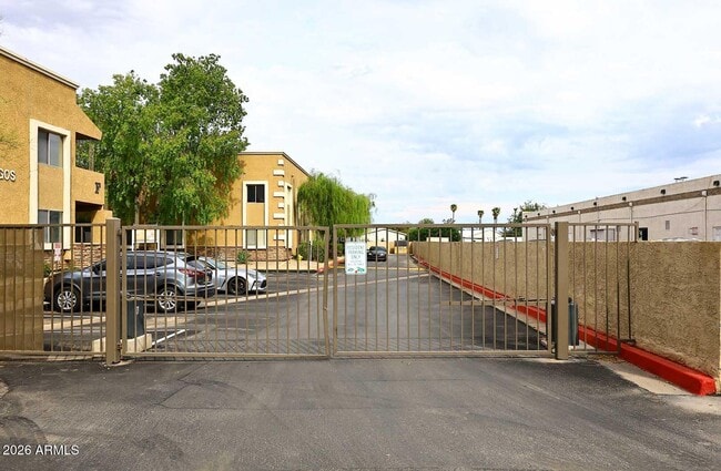 Building Photo - 303 N Miller Rd Unit 1007