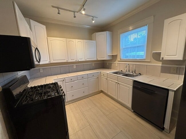 Photo - 3044 Wilshire Dr