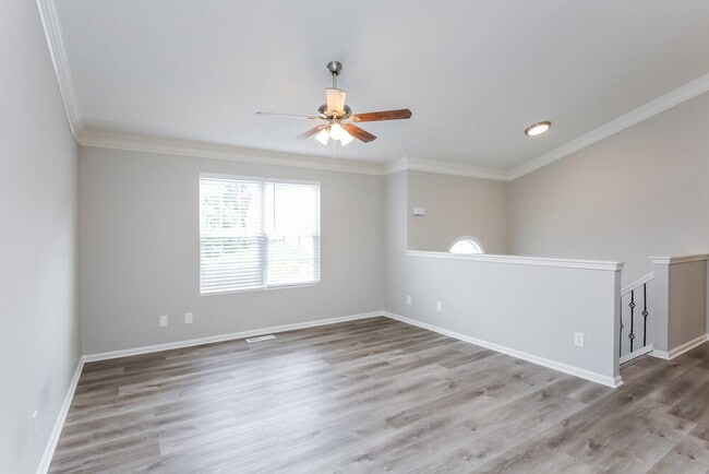 Photo - 215 Ashland Manor Dr