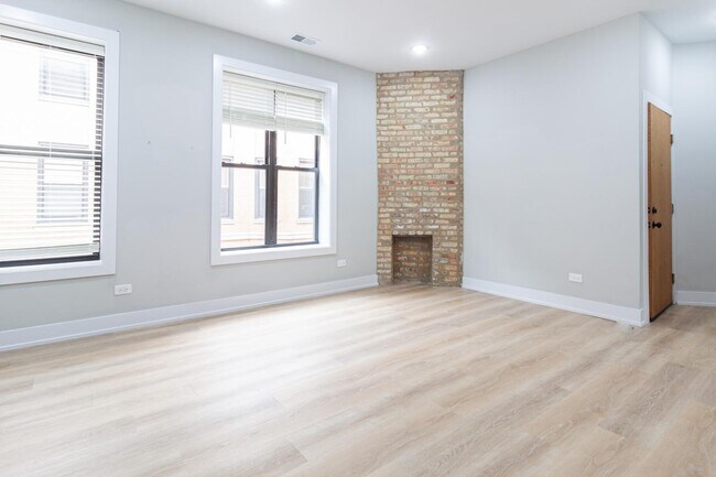 Photo - 428 W Belden Ave Unit 19