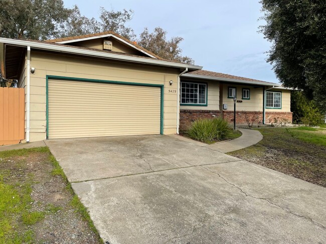 Now Available – Stylish 3-Bed, 2-Bath Home... - Now Available – Stylish 3-Bed, 2-Bath Home...