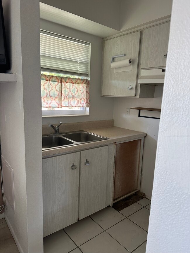 Kitchen - Ocean Shore Villa