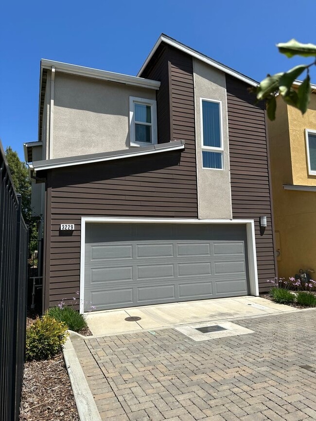 Photo - Charming 3 Bed / 2.5 Bath Home with Modern Upgrades