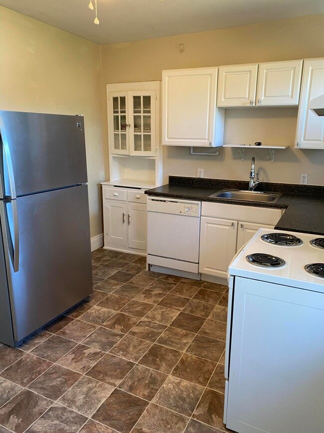 171 Tremont Ave Unit 2
