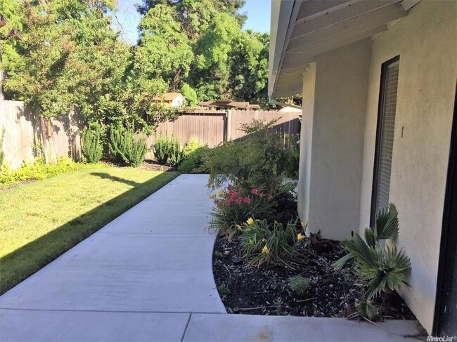 2263 Lido Cir