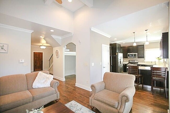 Photo - 1285 Martin St SE