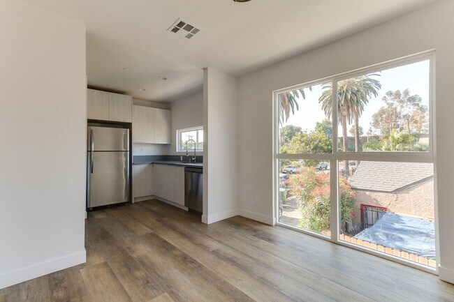 Photo - 2409 Carmona Ave