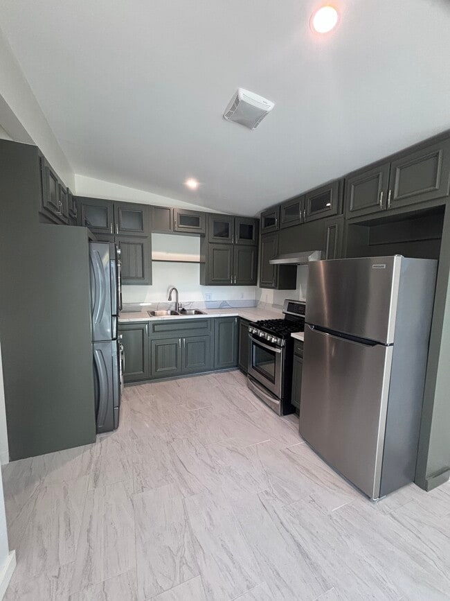 Photo - 7329 Mason Ave