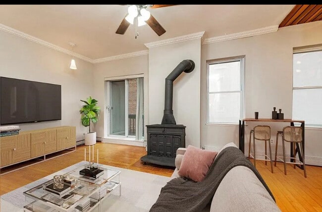 Photo - 390 Riverway