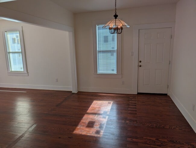 966 E Pulaski St