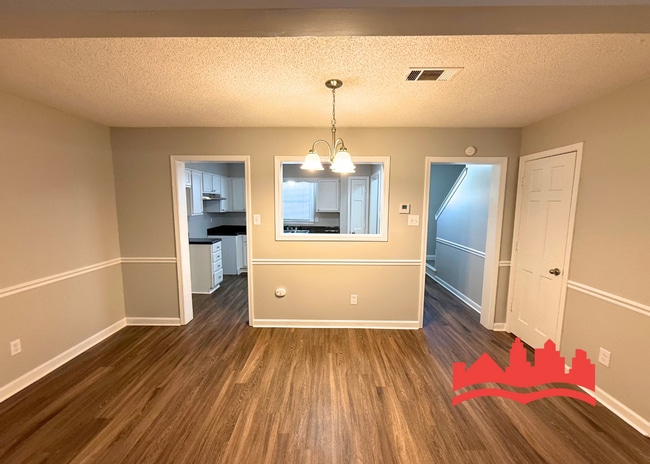 Photo - 5555 Blossom Ln