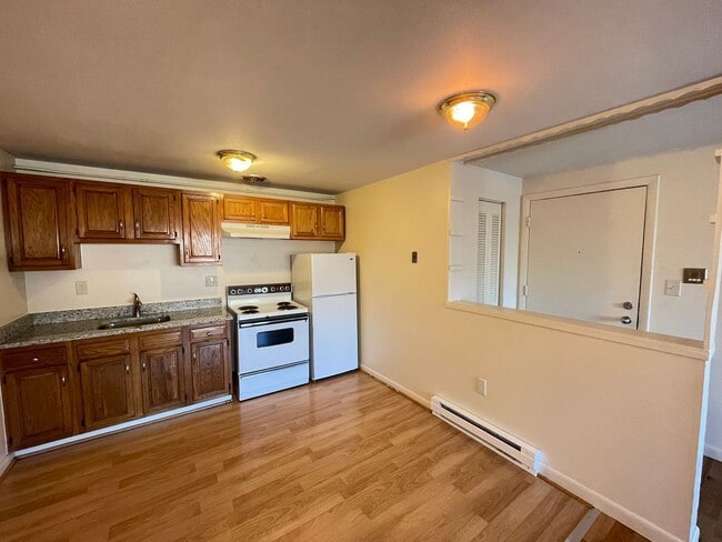 Building Photo - 183 Loudon Rd Unit Apartment 7