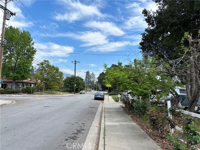 130 E Sycamore Ave