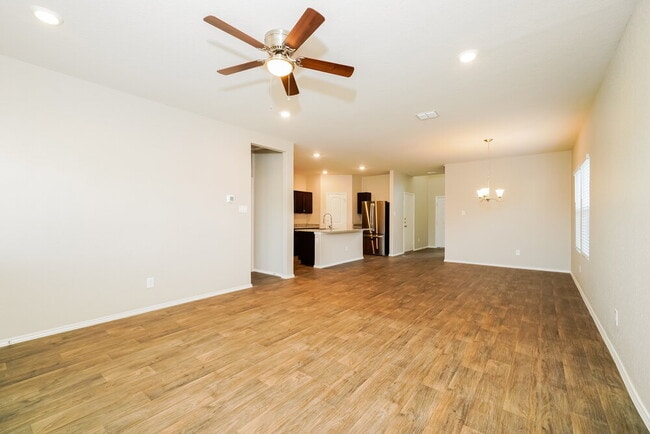 Photo - 775 Monarch Dr