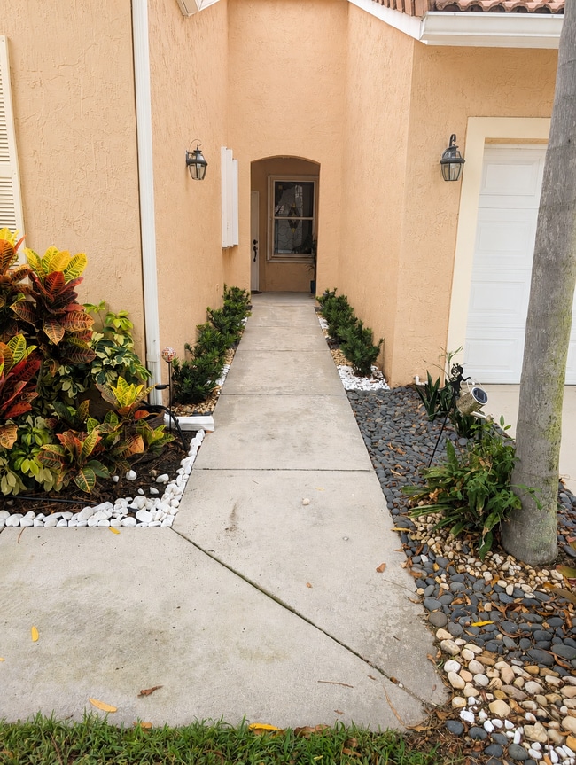 Photo - 322 Coral Trace Ln