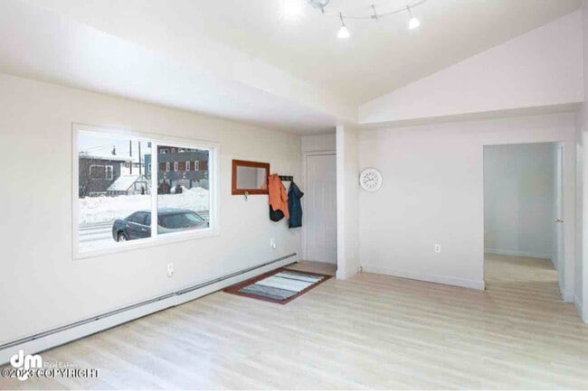 Photo - 2807 Turnagain St