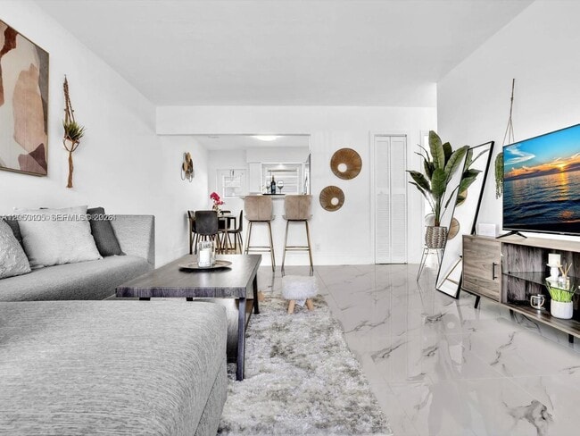 Photo - 1092 SW 3rd St Unit 1092