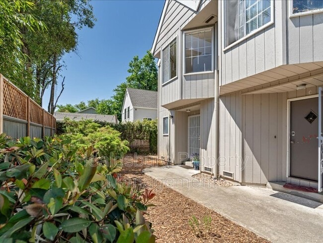 Photo - 523 Prince Ave Condo Unit D