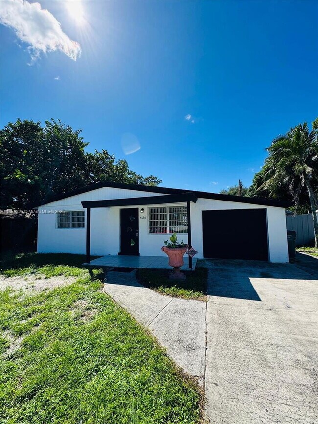 Photo - 5630 Simms St