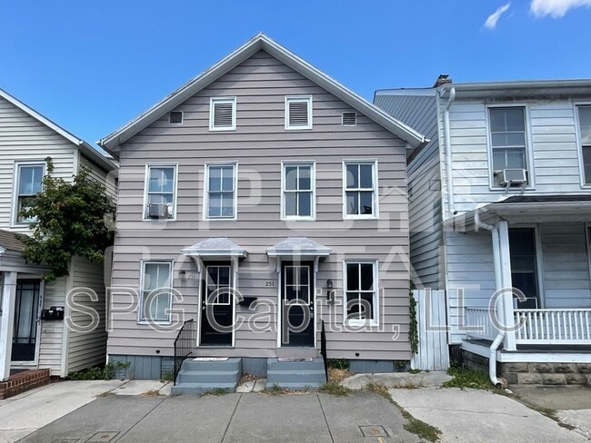 Building Photo - 251 Chambersburg St Rental