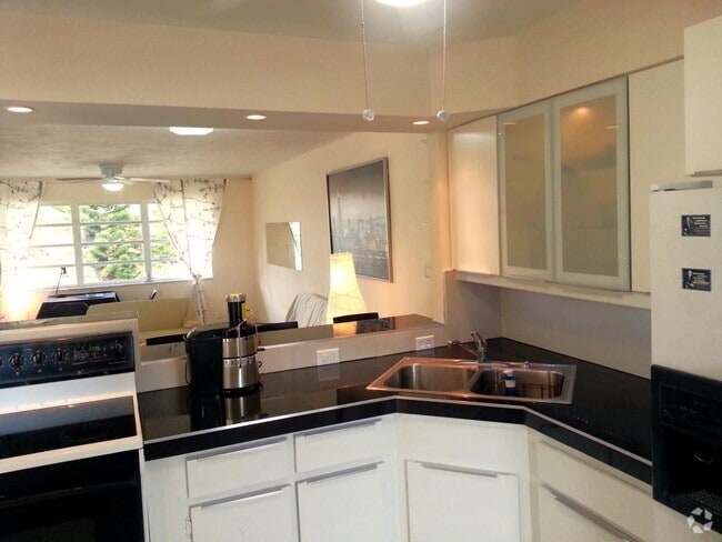 Building Photo - 1530 NE 191st St Unit 341 Rental