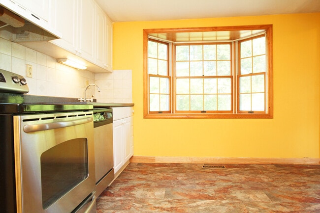 Photo - Charming 3BD / 1 Bath on Cul de sac
