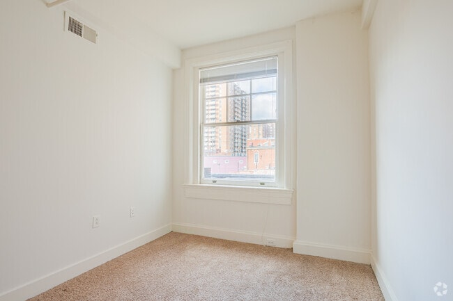 3HAB, 2BA - Grace & Monroe Apartments