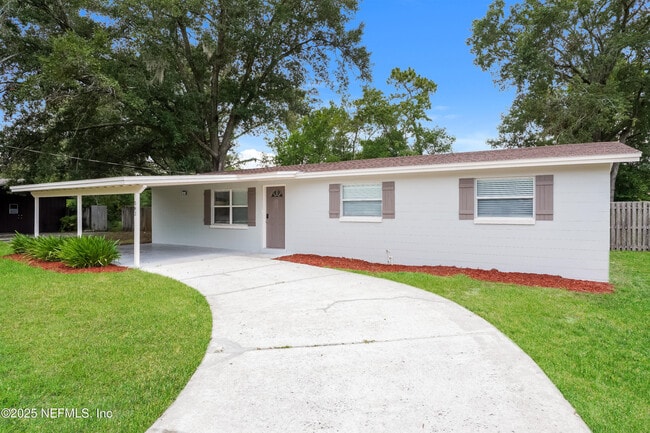 Photo - 583 Madeira Dr