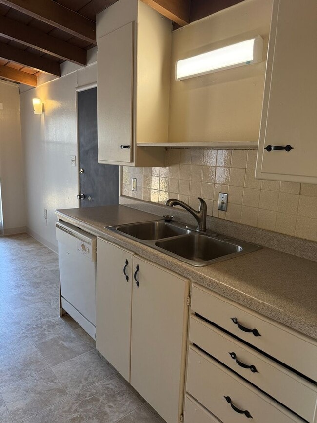 Photo - Charming Pet Friendly 3-Bedroom in Quiet Cul-de-sac-$750 OFF FIRST MONTH'S RENT!!!