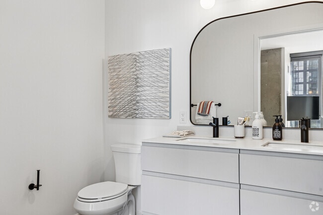 2BR, 2BA - 1,095SF - Primary Bathroom