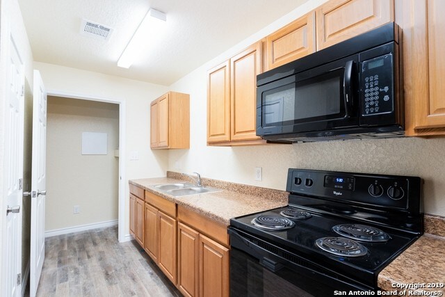 Photo - 8111 Landing Ave