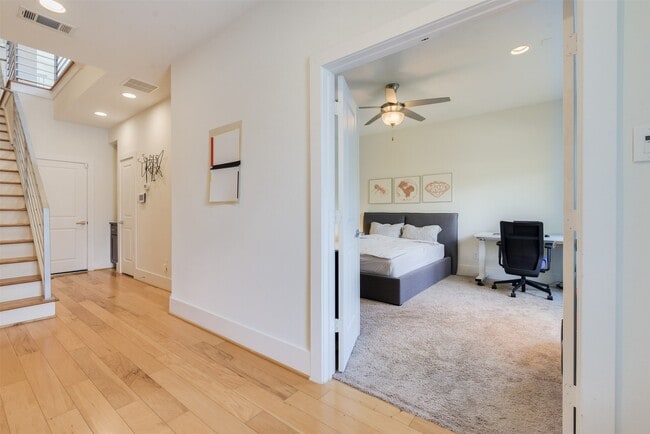 Photo - 5429C Hidalgo St Unit B