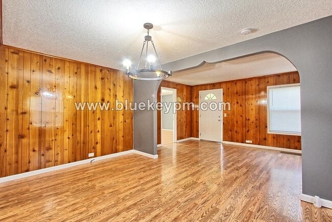 Photo - 3 Bed, 1.5 Bath Home with Large Yard and Parking Area in SE Portland