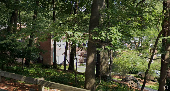 Building Photo - 517 Vfw Pky Unit 1 Rental