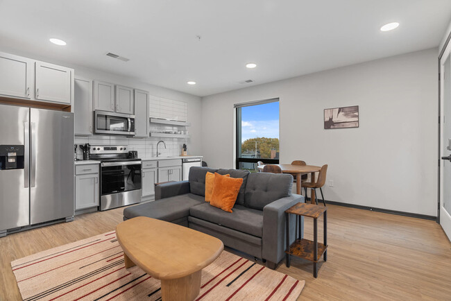 Building Photo - 423 E Michigan St Rental
