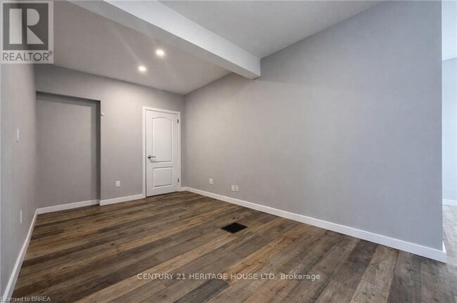 Photo - 33 Dumfries St