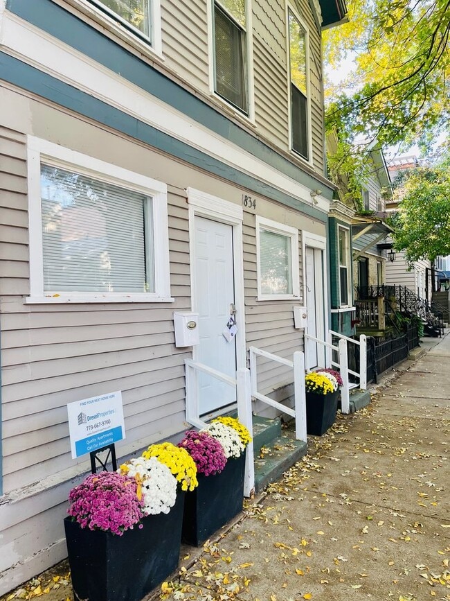 Building Photo - 1834 N Bissell St Unit 1834-2 Rental
