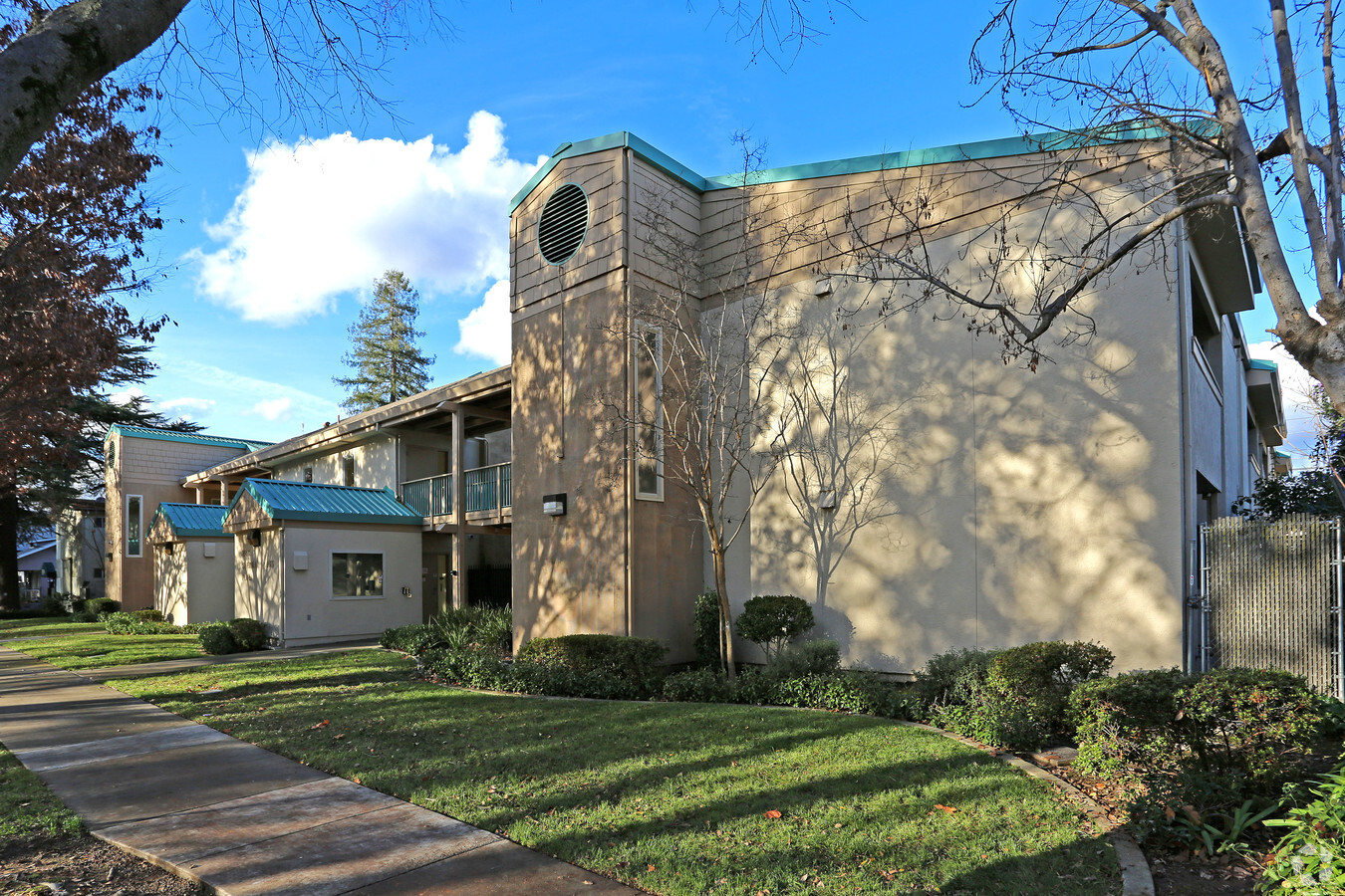 Photo - Sherman Oaks Plaza Apartments