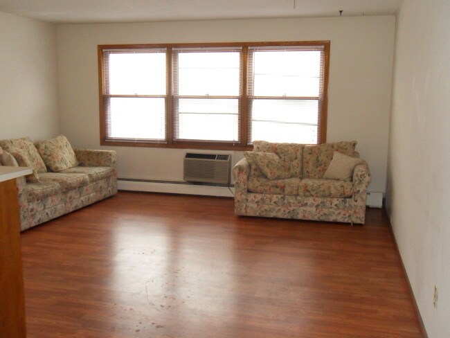 Living Room - 11th on Campus