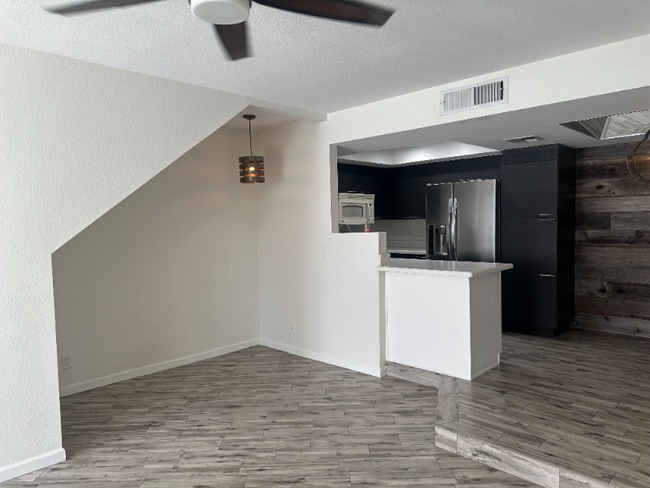 Photo - 1820 E Morten Ave Unidad 126