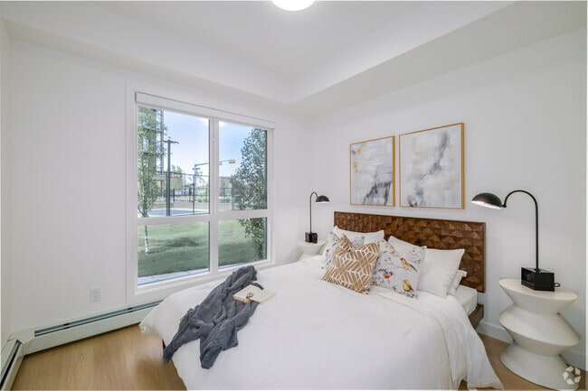 1BR, 1BA w/ Den - 609SF - 1st Bedroom