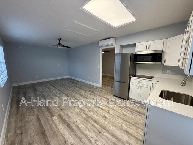 Photo - 205 Coconut Palm Way Unidad B