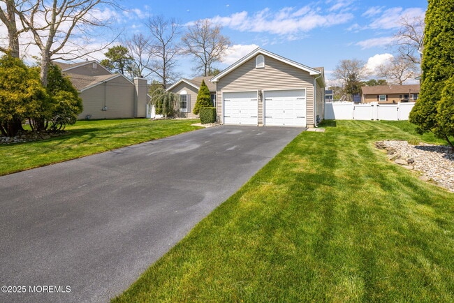 Photo - 148 Mizzen Ave