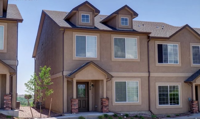 Building Photo - Amazing Views with this 3 bed, 2.5 bath Townhome