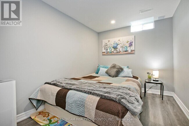 Photo - 261 Doubtfire Crescent